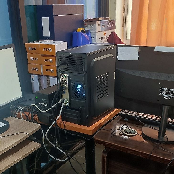 一人花124萬買一台電腦:連塊顯卡都沒有 最多幾千塊! 一人花124萬買一台電腦:連塊顯卡都沒有 最多幾千塊!