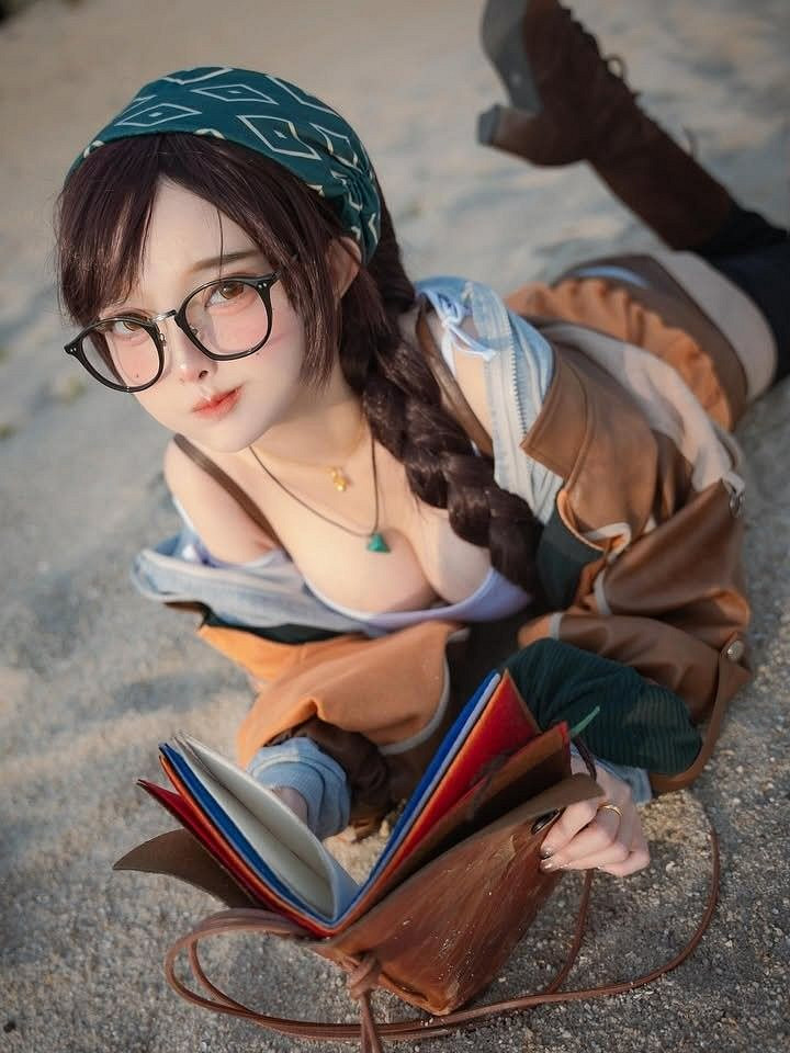 小姐姐COS《怪獵荒野》阿爾瑪:溫柔知性中盡顯性感 小姐姐COS《怪獵荒野》阿爾瑪:溫柔知性中盡顯性感