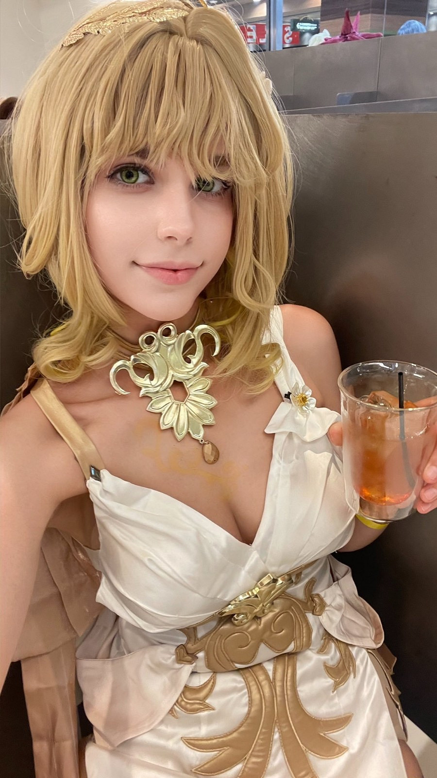 1米8烏克蘭美女coser神還原!現實版"八尺夫人"登場! 1米8烏克蘭美女coser神還原!現實版"八尺夫人"登場!