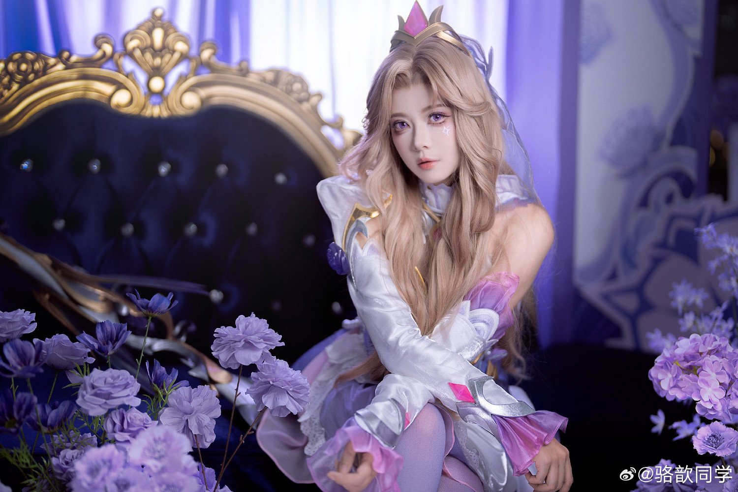 《英雄聯盟》主持人駱歆曬女警皮膚COS:氣質動人! 《英雄聯盟》主持人駱歆曬女警皮膚COS:氣質動人!