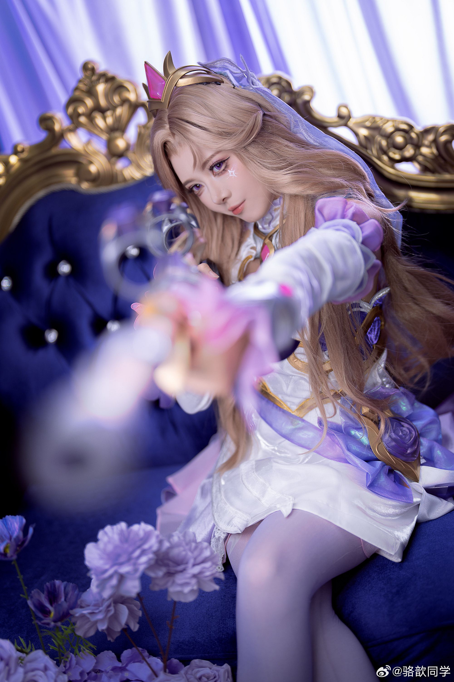 《英雄聯盟》主持人駱歆曬女警皮膚COS:氣質動人! 《英雄聯盟》主持人駱歆曬女警皮膚COS:氣質動人!