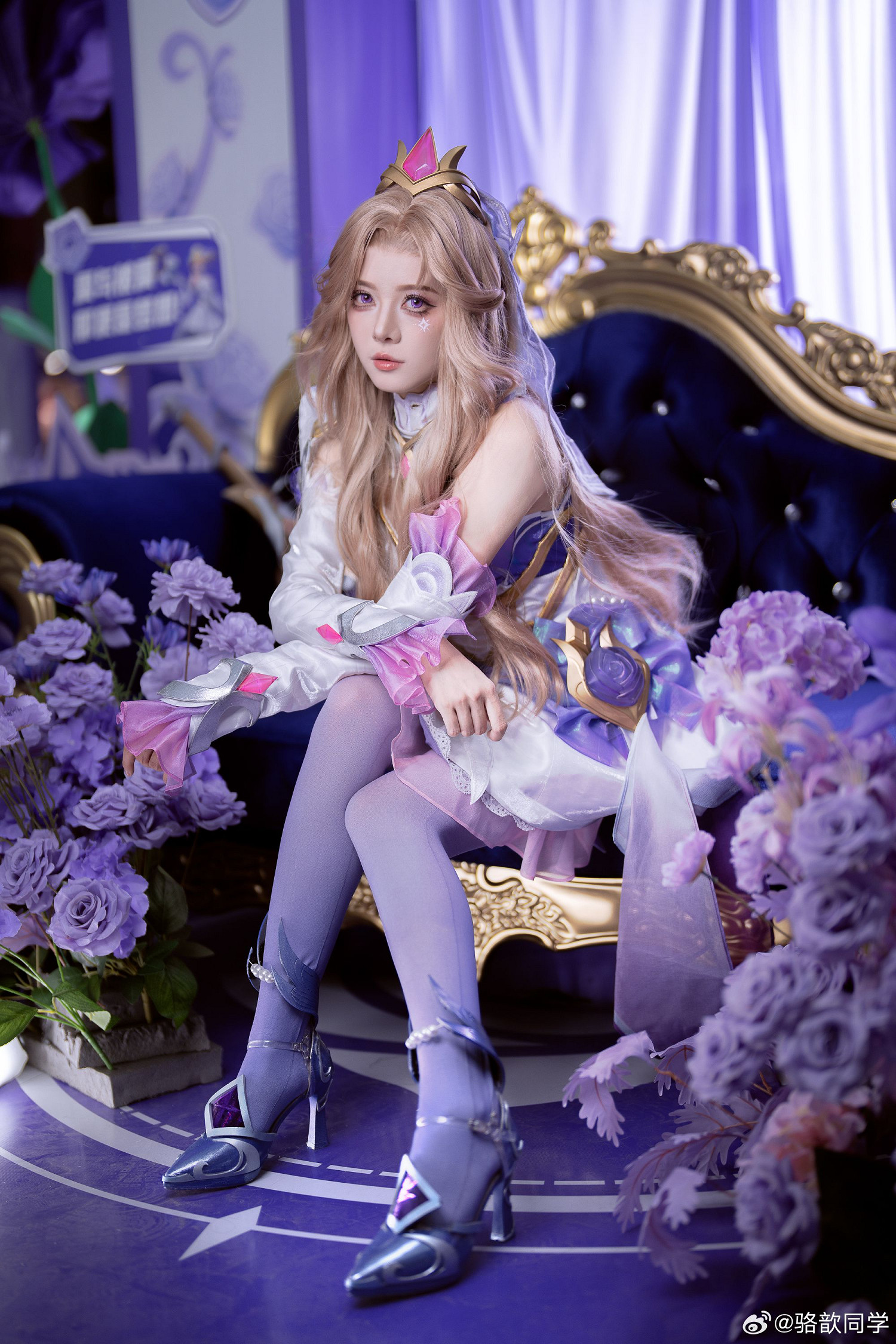 《英雄聯盟》主持人駱歆曬女警皮膚COS:氣質動人! 《英雄聯盟》主持人駱歆曬女警皮膚COS:氣質動人!