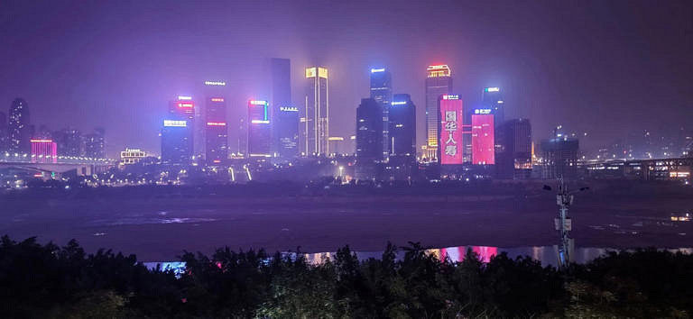 賽博2077任務總監打卡重慶 感受現實版電馭叛客魅力 賽博2077任務總監打卡重慶 感受現實版電馭叛客魅力