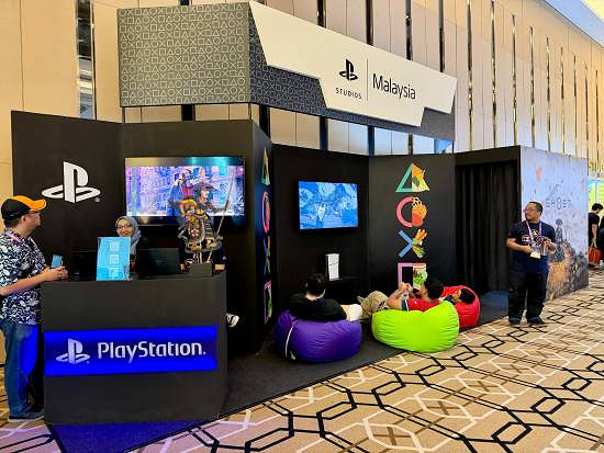 《羊蹄山》在馬來西亞展會上展示皮影戲版女主角人偶