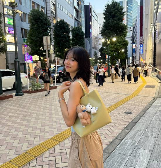 《沉默之丘f》女主臉模曬生活照：活潑可愛 元氣滿滿！