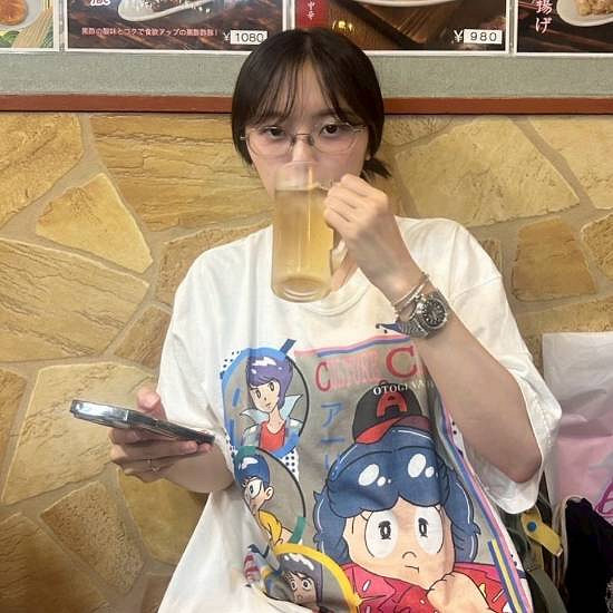 《沉默之丘f》女主臉模曬生活照：活潑可愛 元氣滿滿！