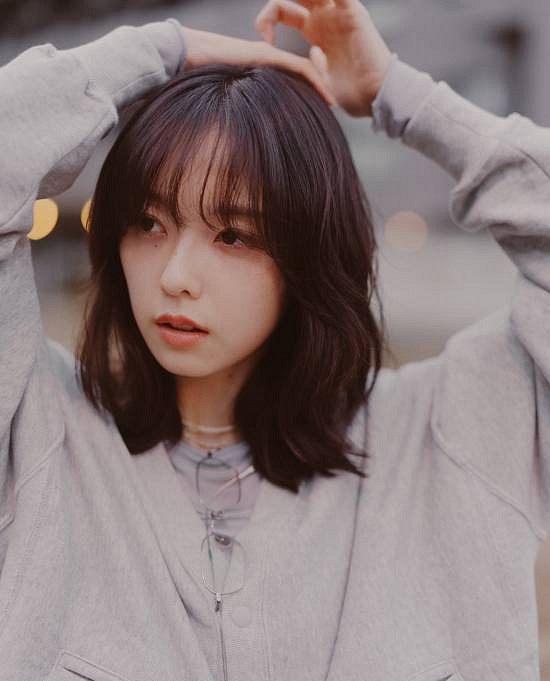 《沉默之丘f》女主臉模曬生活照：活潑可愛 元氣滿滿！