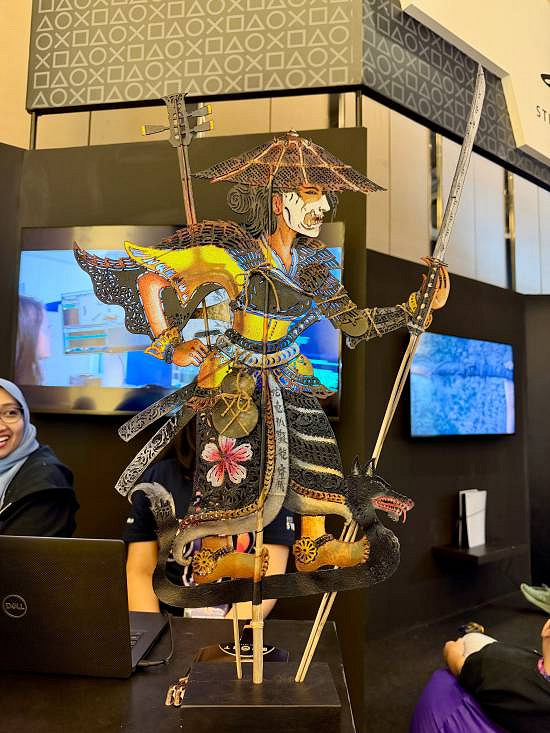 《羊蹄山》在馬來西亞展會上展示皮影戲版女主角人偶