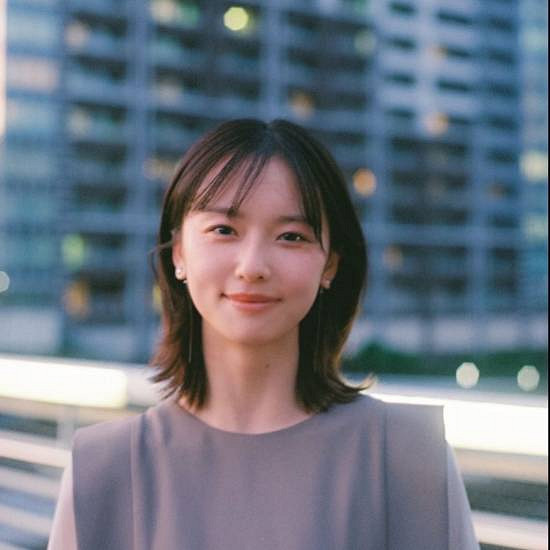 《沉默之丘f》女主臉模曬生活照：活潑可愛 元氣滿滿！