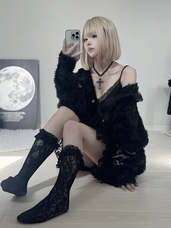 國外推主COS《沉默之丘f》深水雛子 手持鋼管又美又颯！