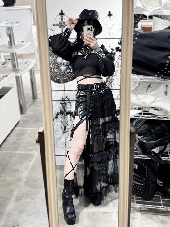 國外推主COS《沉默之丘f》深水雛子 手持鋼管又美又颯！