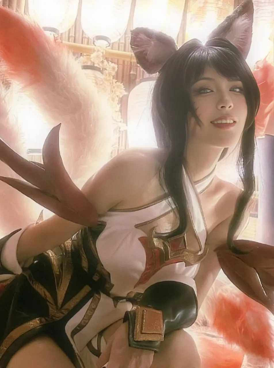 S15賽事解說Rita新中式造型出圈！網友直呼塔子姐好美