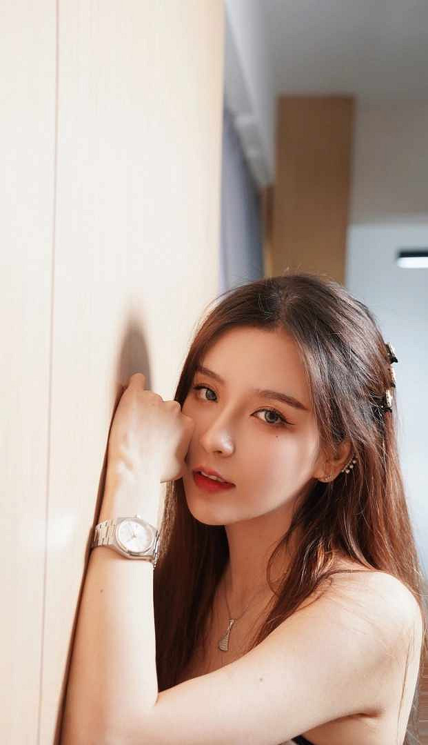 S15賽事解說Rita新中式造型出圈！網友直呼塔子姐好美