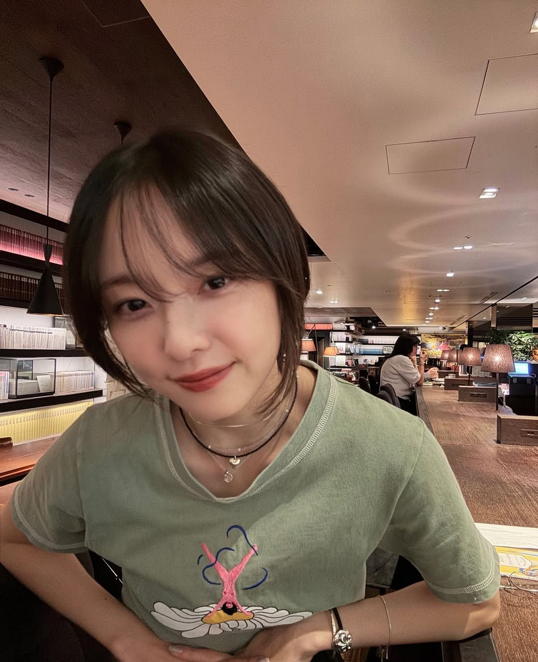 《沉默之丘f》女主臉模曬生活照:打扮美美的吃海底撈! 《沉默之丘f》女主臉模曬生活照:打扮美美的吃海底撈!