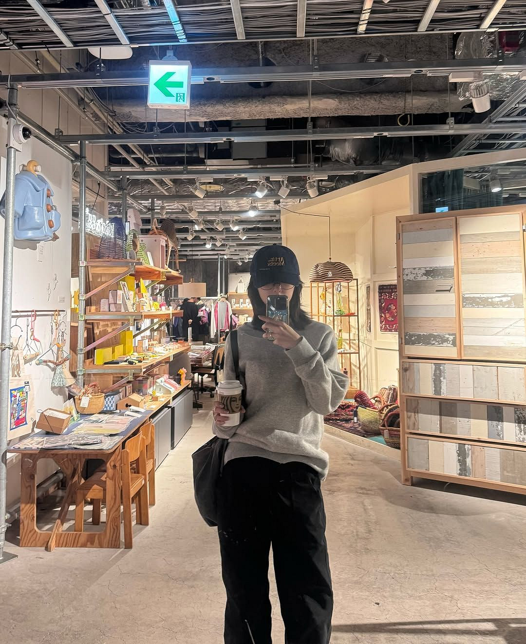 《沉默之丘f》女主臉模曬生活照:打扮美美的吃海底撈! 《沉默之丘f》女主臉模曬生活照:打扮美美的吃海底撈!