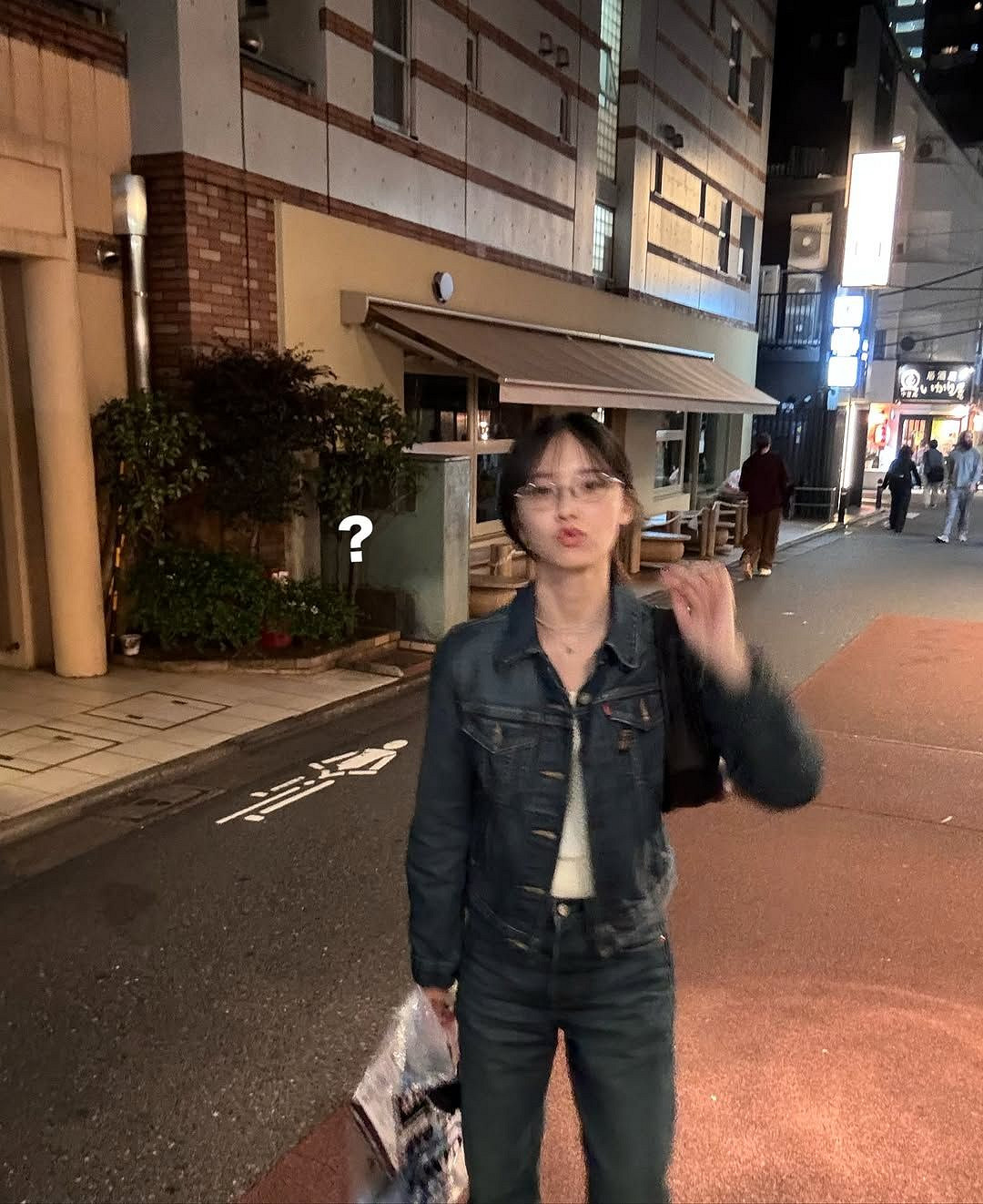 《沉默之丘f》女主臉模曬生活照:打扮美美的吃海底撈! 《沉默之丘f》女主臉模曬生活照:打扮美美的吃海底撈!