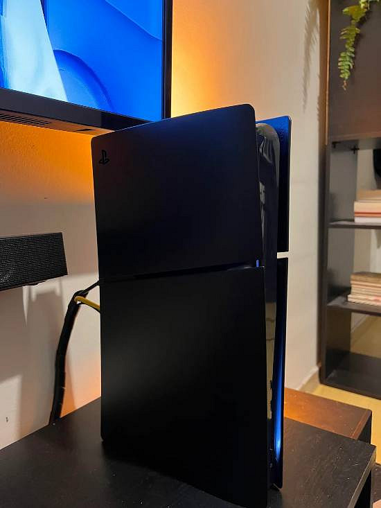 網友自製「啞光黑」PS5:低調沉穩風格 效果拔群! 網友自製「啞光黑」PS5:低調沉穩風格 效果拔群!