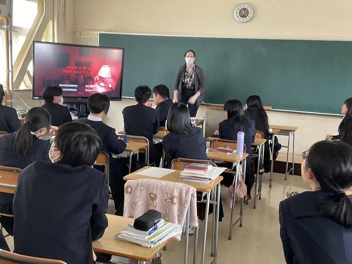 別人的學校!日本一中學用小島秀夫《P.T.》上英語課 別人的學校!日本一中學用小島秀夫《P.T.》上英語課
