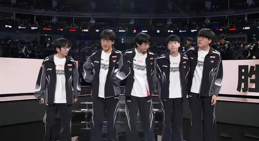 AL戰隊教練Xiaobai後台落淚 隊員鏖戰五局遺憾止步八強 AL戰隊教練Xiaobai後台落淚 隊員鏖戰五局遺憾止步八強