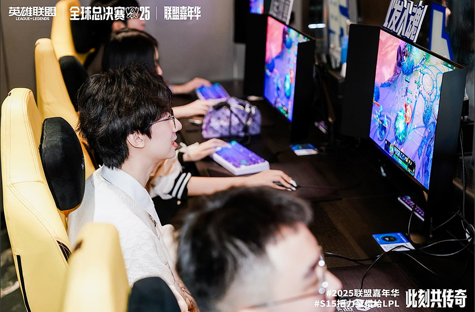 黃浦江畔電競狂歡！S15上海北外灘觀賽派對燃爆半決賽