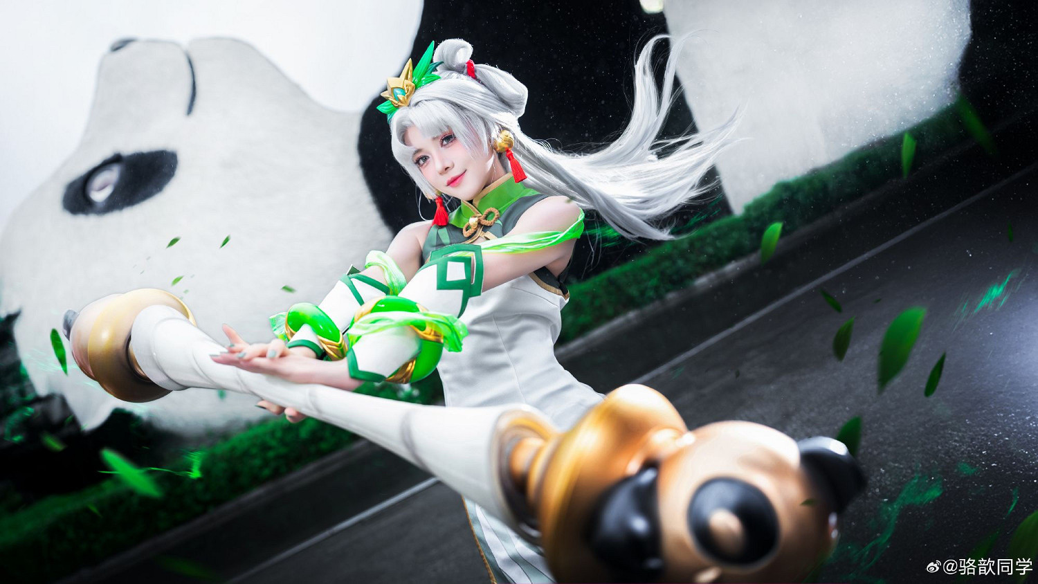 超可愛!LPL主持人駱歆化身《LOL》熊貓娃娃拉克絲 超可愛!LPL主持人駱歆化身《LOL》熊貓娃娃拉克絲