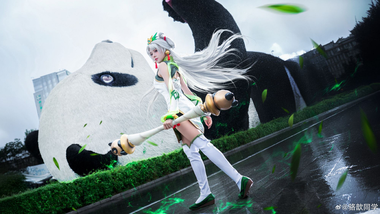 超可愛!LPL主持人駱歆化身《LOL》熊貓娃娃拉克絲 超可愛!LPL主持人駱歆化身《LOL》熊貓娃娃拉克絲