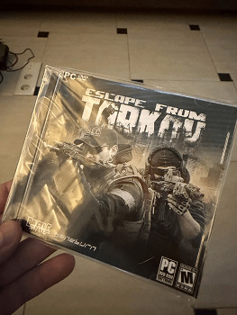 《逃離塔科夫》開發商分享遊戲DVD光碟 引網友熱議