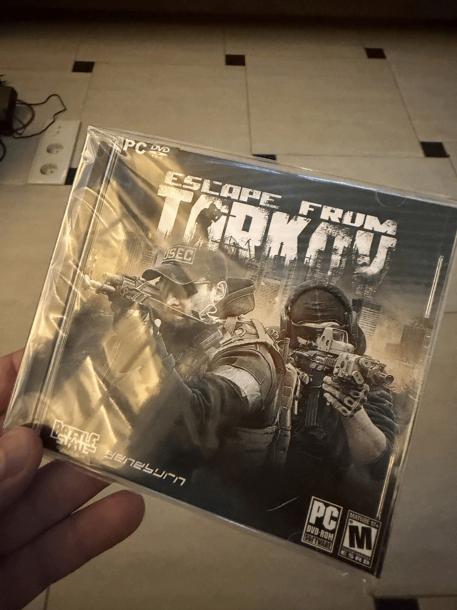 《逃離塔科夫》開發商分享遊戲DVD光碟 引網友熱議