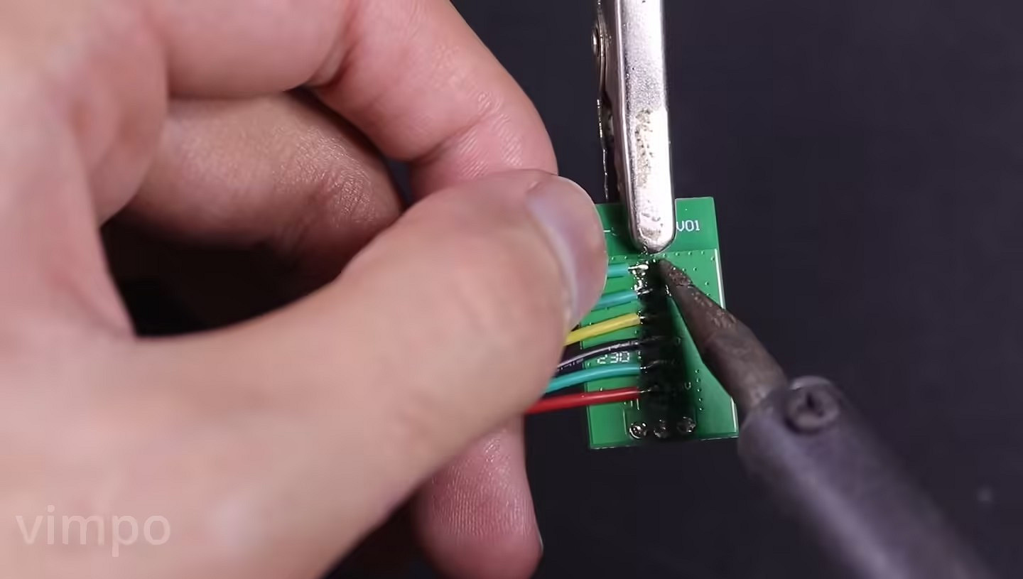 DIY大佬城會玩：竟用LED燈泡運行《當個創世神麥塊》伺服器