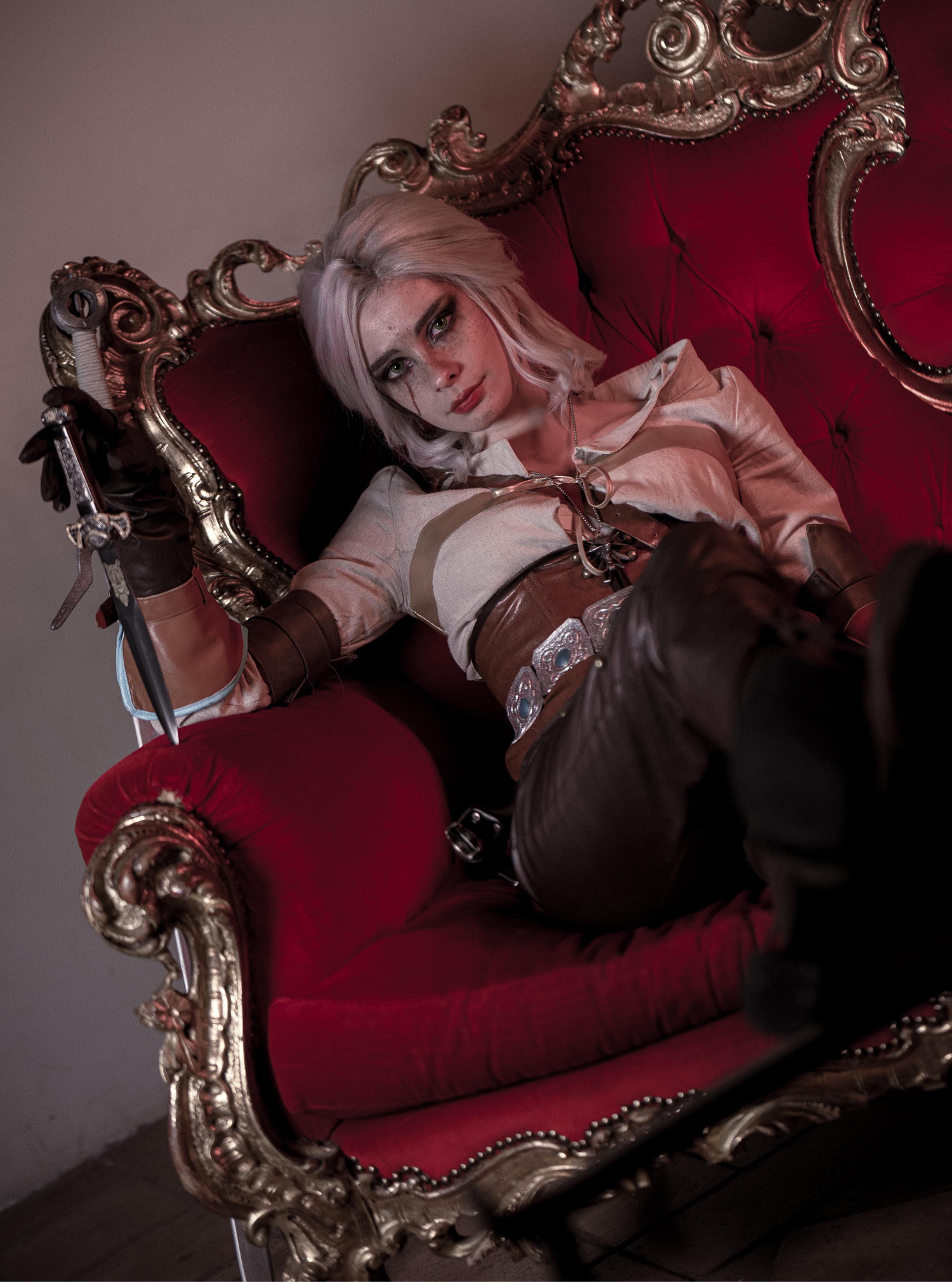 意大利小姐姐COS《巫師3》希裡:冷豔動人超有氣質! 意大利小姐姐COS《巫師3》希裡:冷豔動人超有氣質!