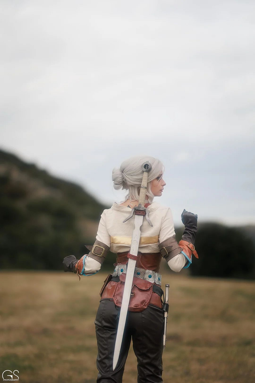 意大利小姐姐COS《巫師3》希裡:冷豔動人超有氣質! 意大利小姐姐COS《巫師3》希裡:冷豔動人超有氣質!