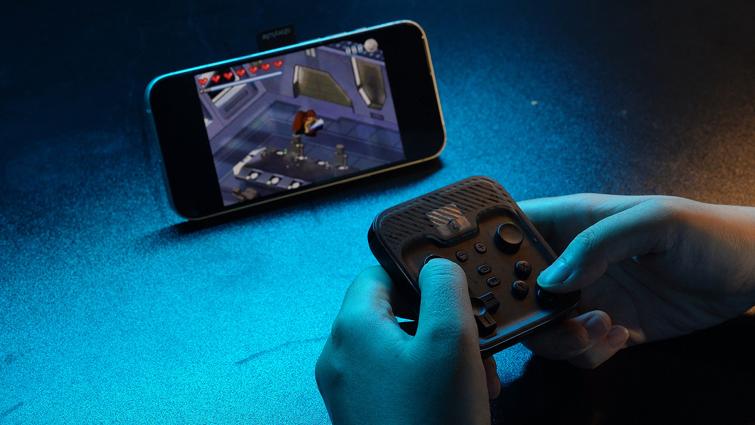 磁吸手把abxylute M4登場 手機秒變掌機還原實機手感