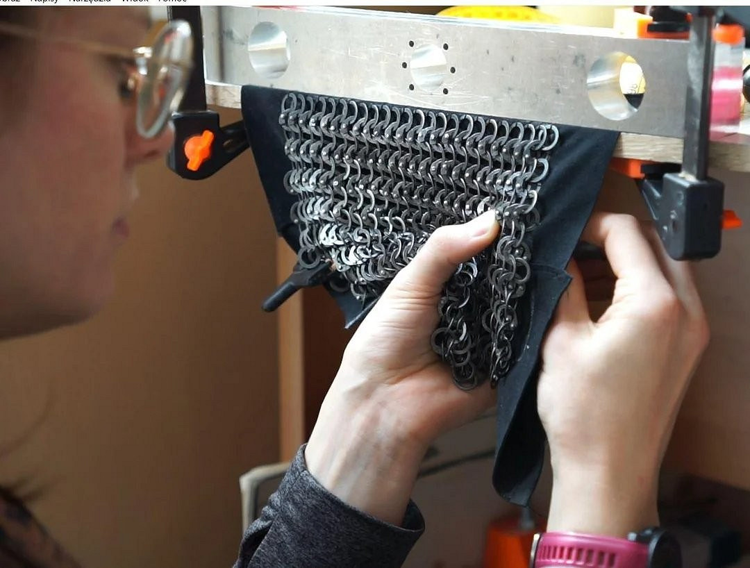 重達7公斤! 俄羅斯美女純手工製作《巫師4》希裡cos服 重達7公斤! 俄羅斯美女純手工製作《巫師4》希裡cos服