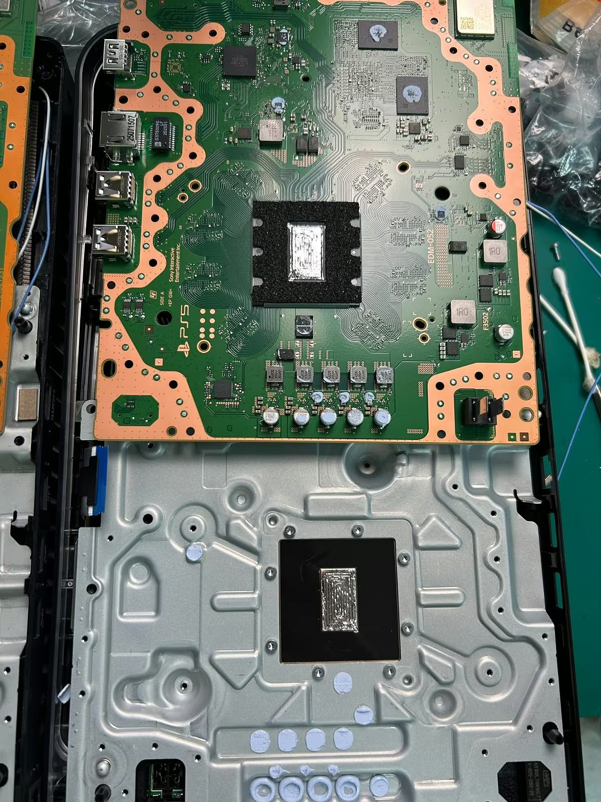 告別漏液焦慮!PS5Slim升級Pro同款液金工藝 可安心豎放