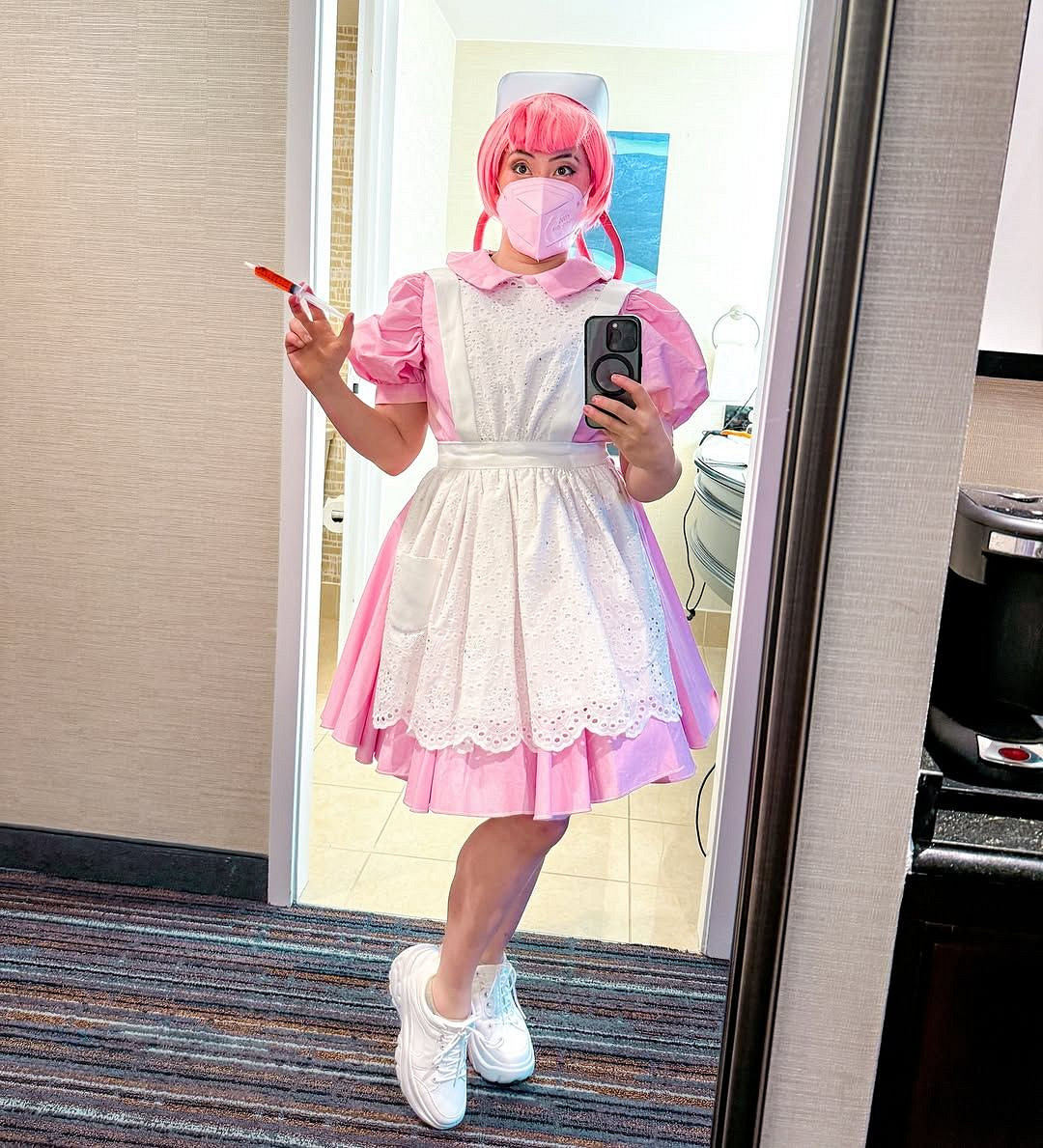 《羊蹄山》女主COS寶可夢護士:粉發小姐姐太吸睛! 《羊蹄山》女主COS寶可夢護士:粉發小姐姐太吸睛!