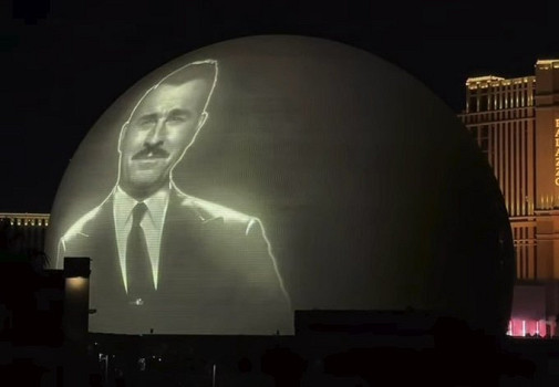 官方下場玩梗！《輻射2》豪斯先生霸屏拉斯維加斯球幕