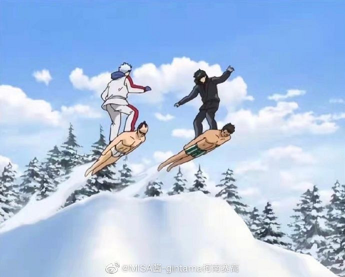 半裸男子被女子“拴脖遛狗式”踩著滑雪！滑雪場回應