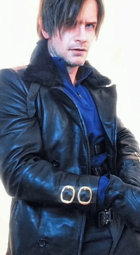 ‌“卡普空該請他當演員！”coser完美復刻中年裡昂