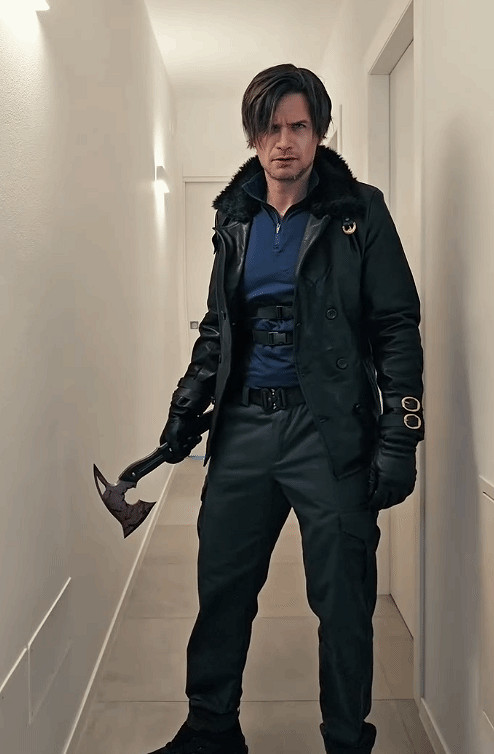 ‌“卡普空該請他當演員！”coser完美復刻中年裡昂