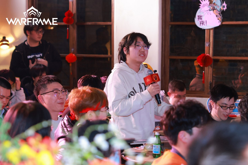 在參與《Warframe》的線下面基後，倉鼠們決定搞點飯吃