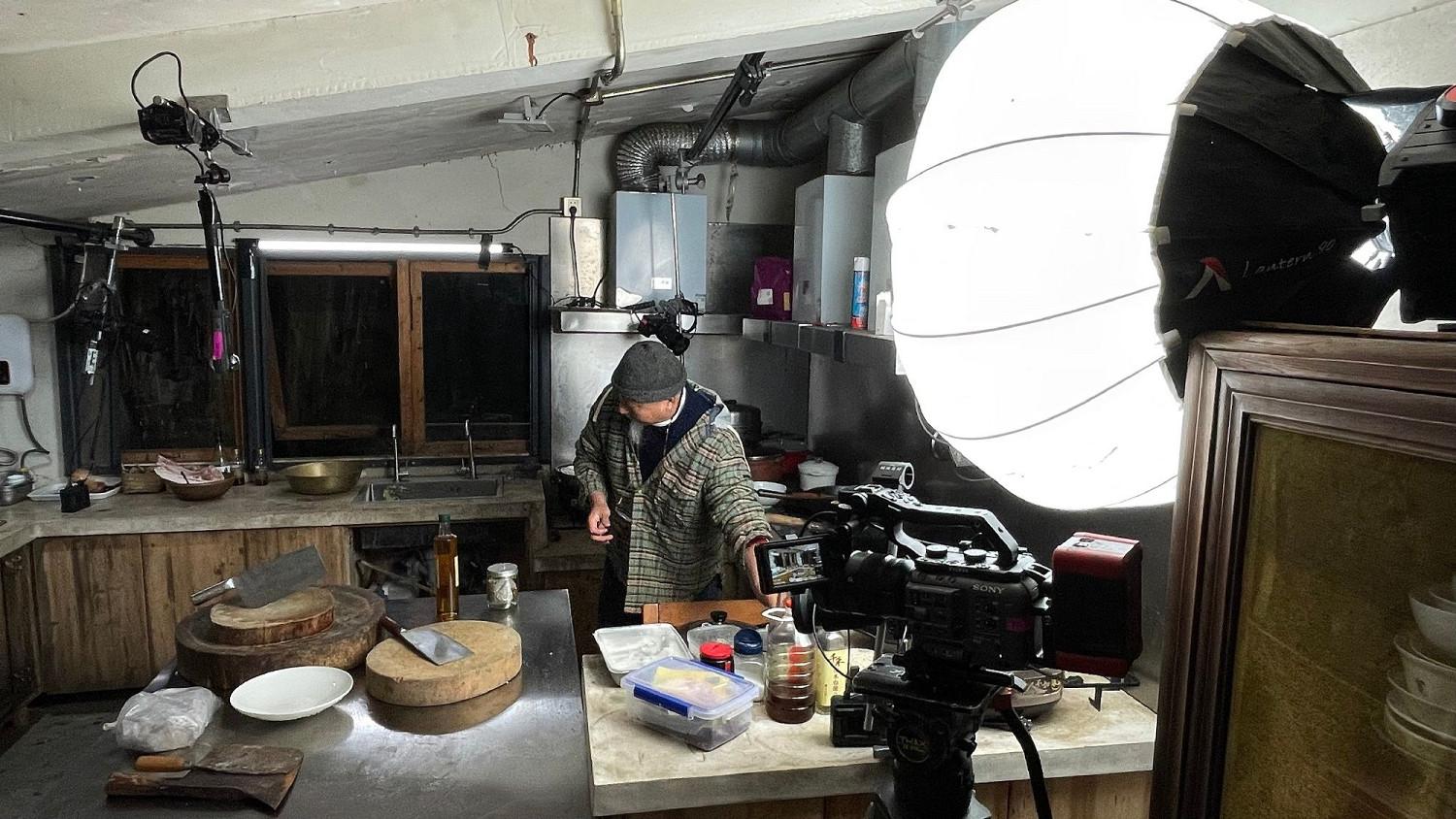 楊奇曬《黑神話鍾馗》幕後製圖：實地取景 影棚做菜