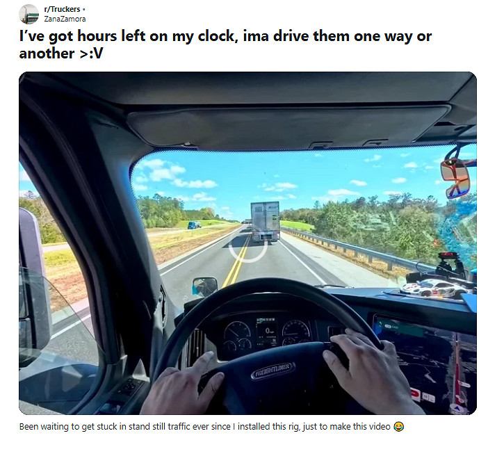 國外卡車司機把模擬賽車設備搬進副駕 工作休閒兩不誤