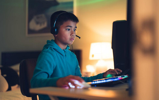 “限玩令”升級？人大代表提議深夜強制下線