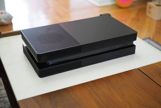 DIY達人嫌PS5太醜爆改主機外殼：PS5變身方正造型！