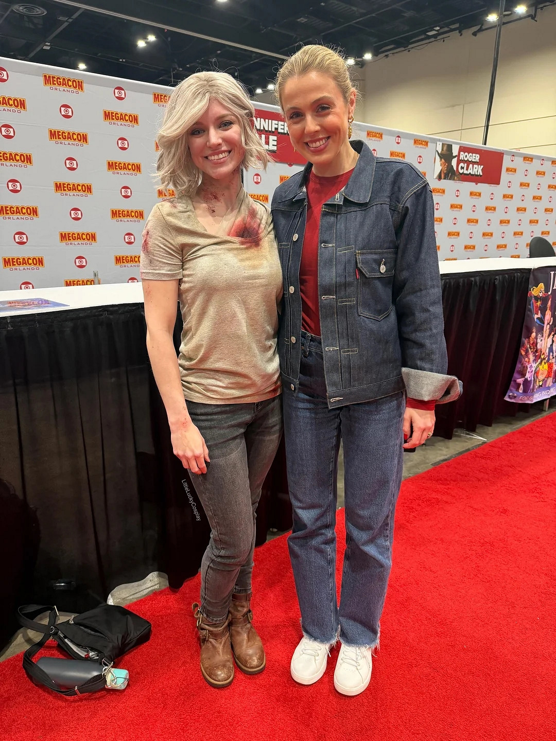 奧蘭多漫展格蕾絲cos神還原 滿滿電影感引得原配合照