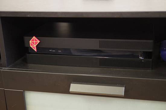 DIY達人嫌PS5太醜爆改主機外殼：PS5變身方正造型！