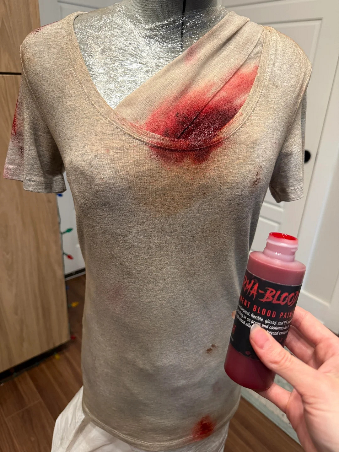 奧蘭多漫展格蕾絲cos神還原 滿滿電影感引得原配合照