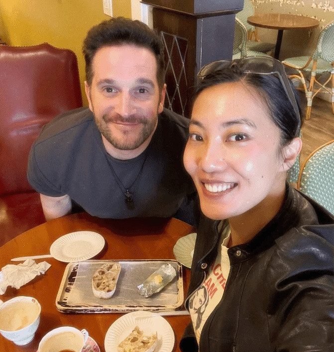 《惡靈古堡4RE》裡昂與艾達王配音甜蜜約會!難道?? 《惡靈古堡4RE》裡昂與艾達王配音甜蜜約會!難道??