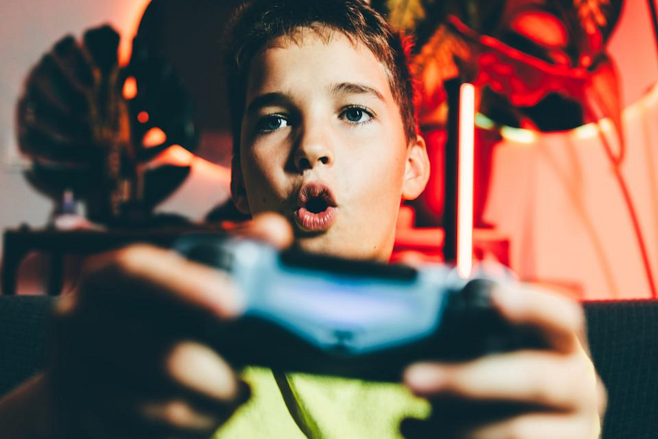 上課坐不住玩遊戲卻能廢寢忘食：學習太多負面回饋？