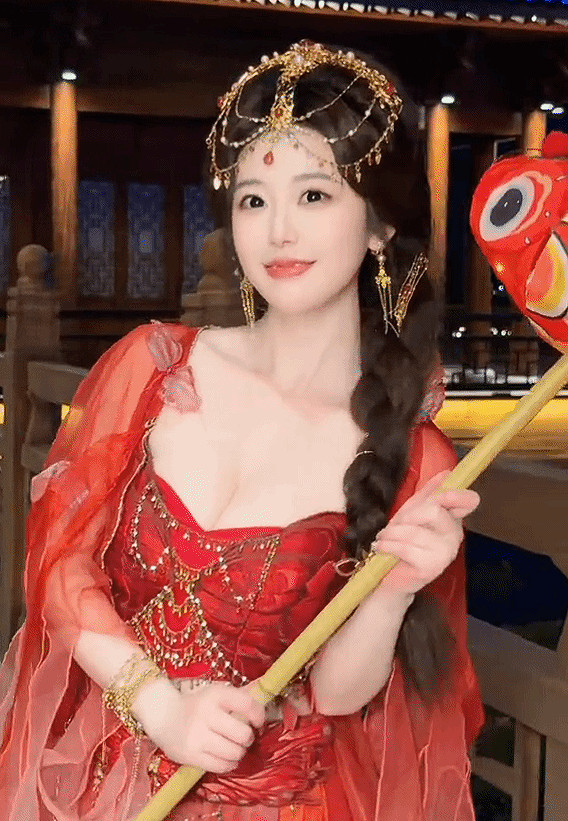 《黑神話》萍萍演員美圖:手提錦鯉燈 紅紗長裙太美了 《黑神話》萍萍演員美圖:手提錦鯉燈 紅紗長裙太美了
